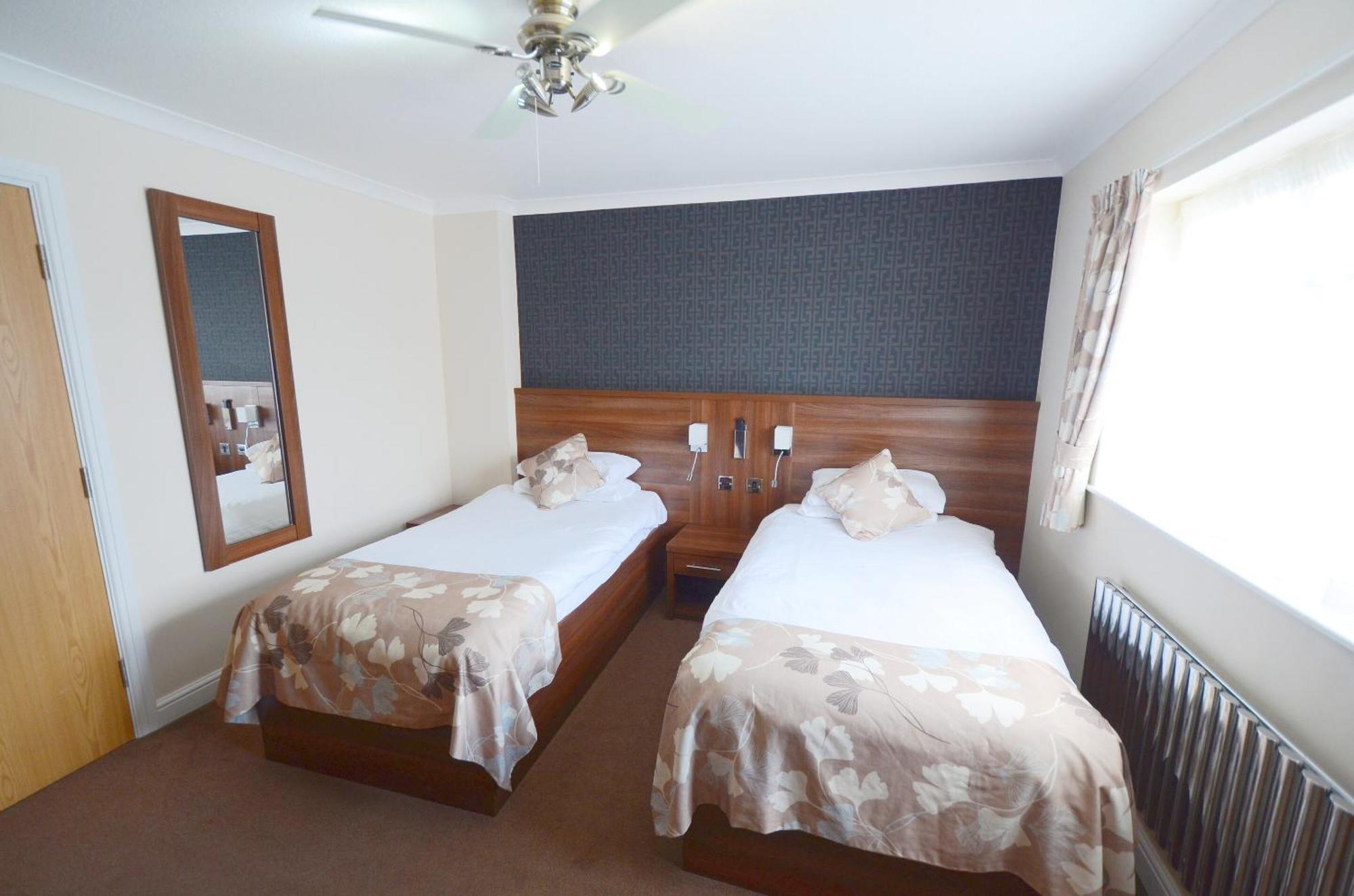 The Harboro Hotel Melton Mowbray Room photo